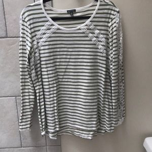 Hannah stripe with crochet tee